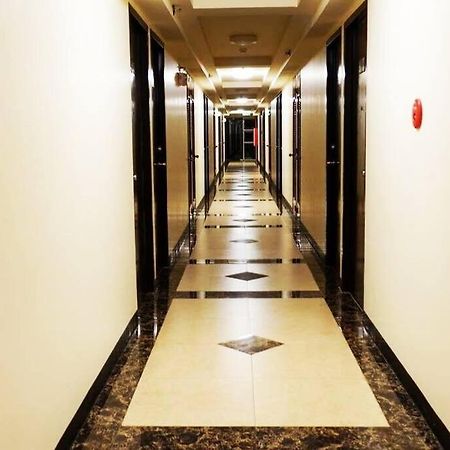 Italian Inspired Tropical-Themed Studio Condo ダバオ　シティ エクステリア 写真