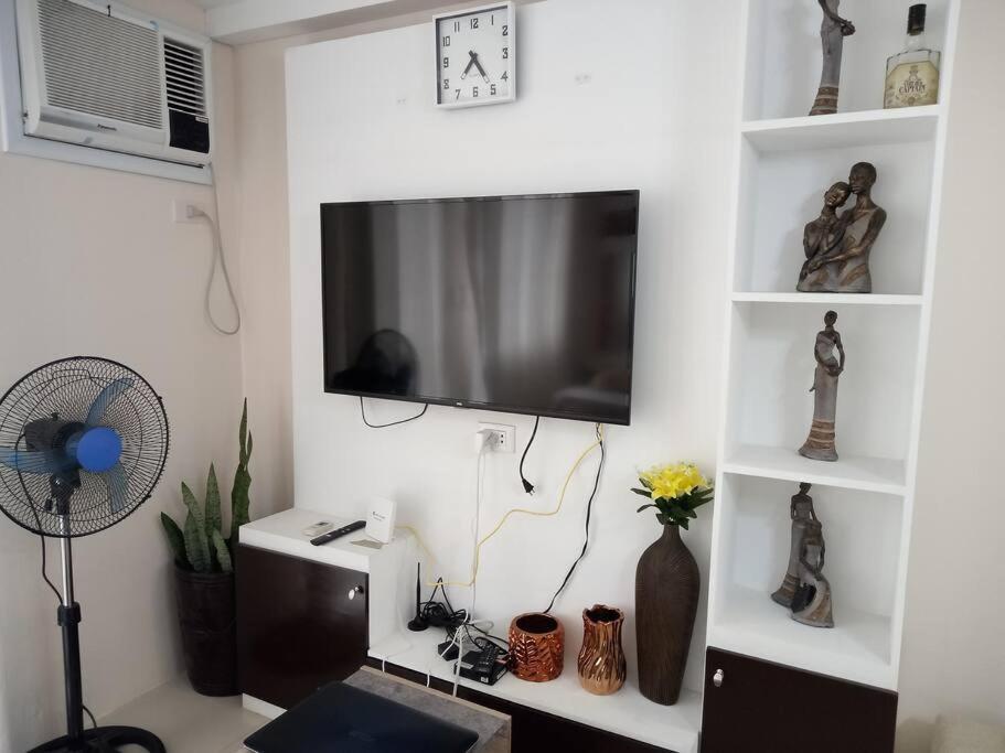 Italian Inspired Tropical-Themed Studio Condo ダバオ　シティ エクステリア 写真